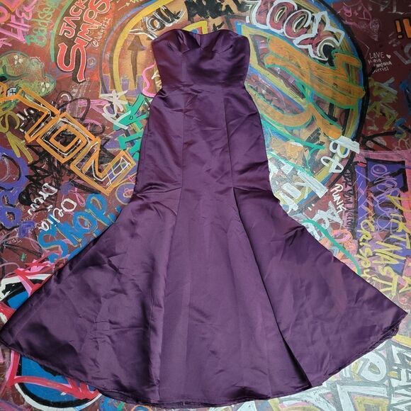 Purple strapless mermaid style Mori Lee by Madeline Gardner prom dress - size 12 - Picture 1 of 12